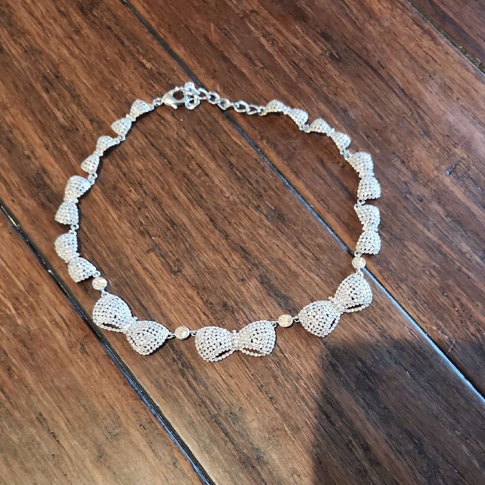 Elegant Silver Bow Necklace With Pink  Tones